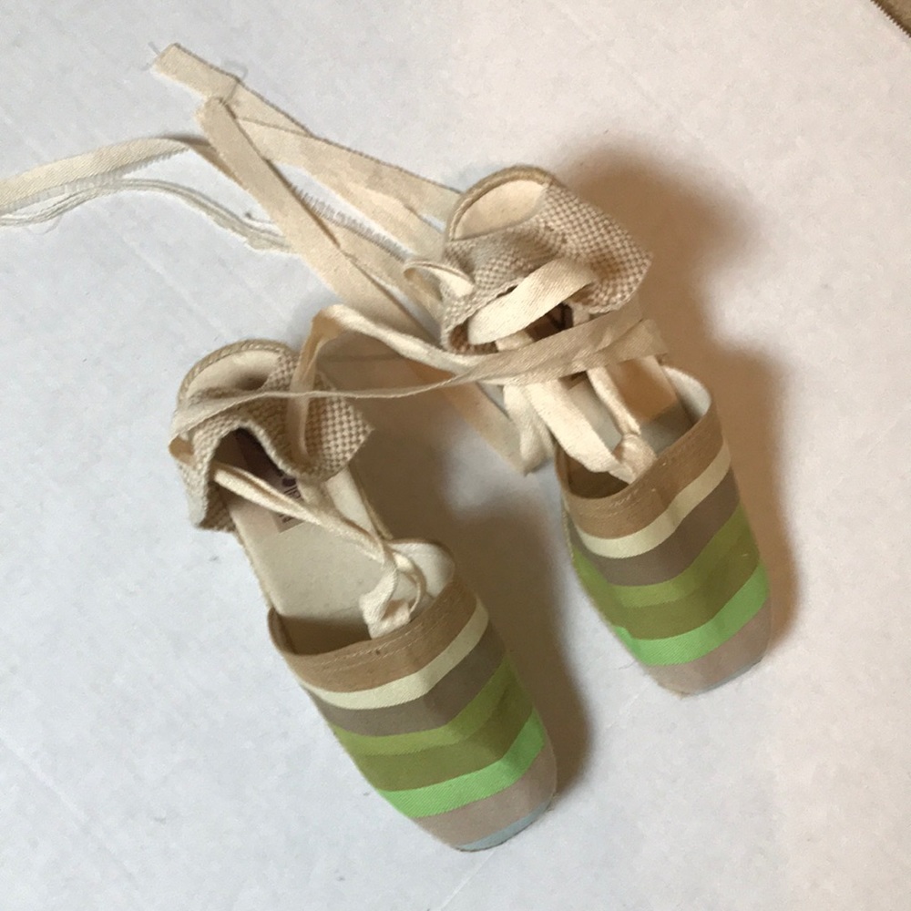 Victoria Spenser Canvas Espadrilles with Tie. Size 6